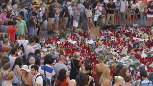 Concentración en la Rambla de Barcelona como homenaje a las víctimas de los atentados. 