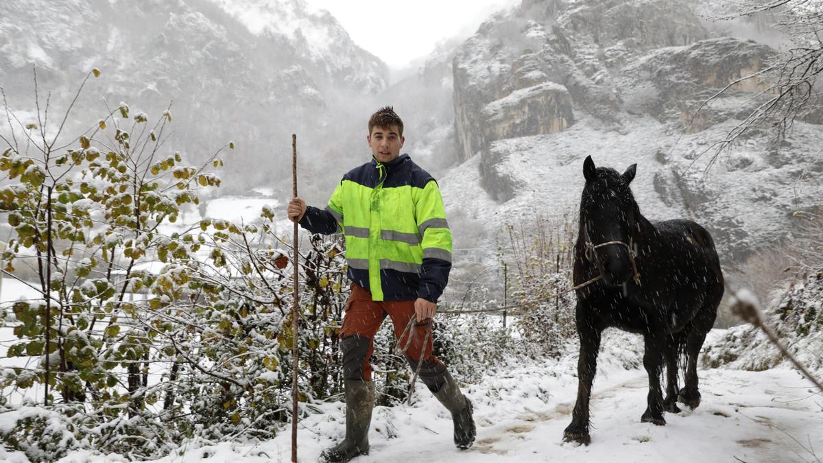 Temporal de nieve en el puerto de San Isisdro