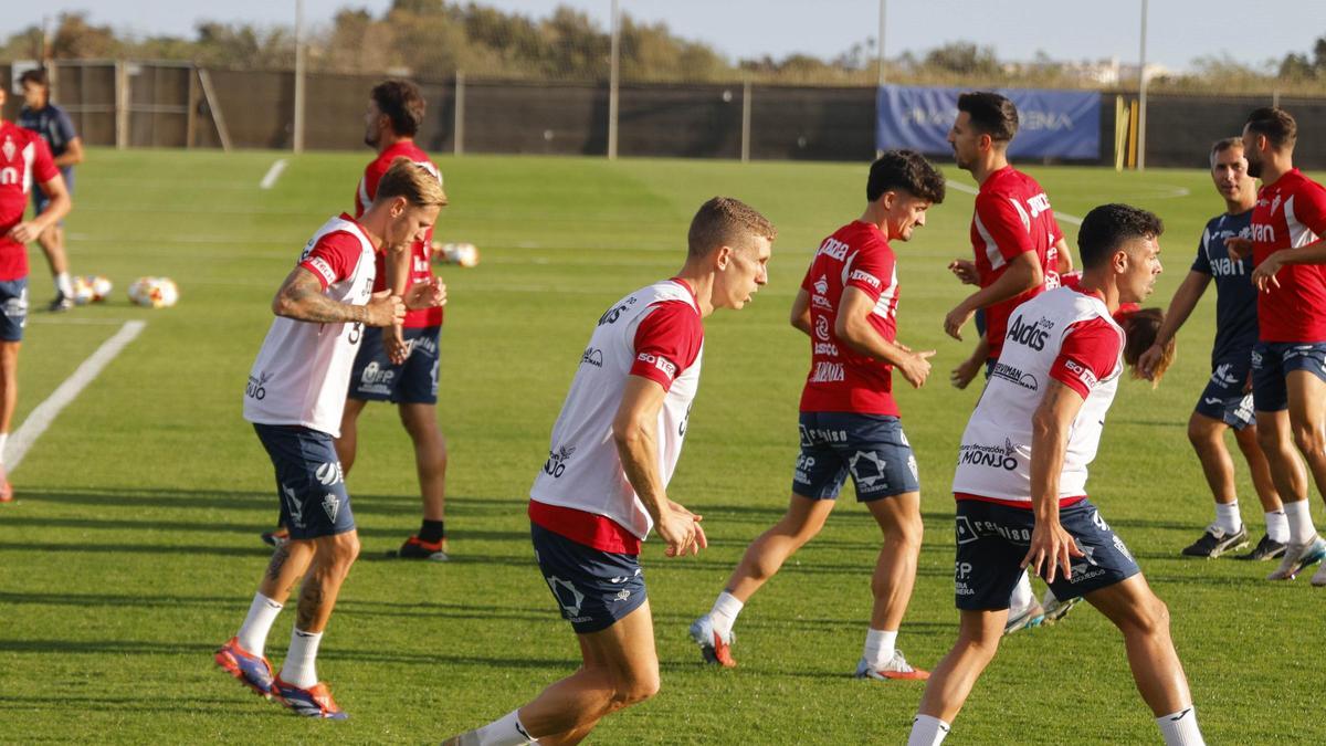 Entrenamiento de los granas en Pinatar Arena