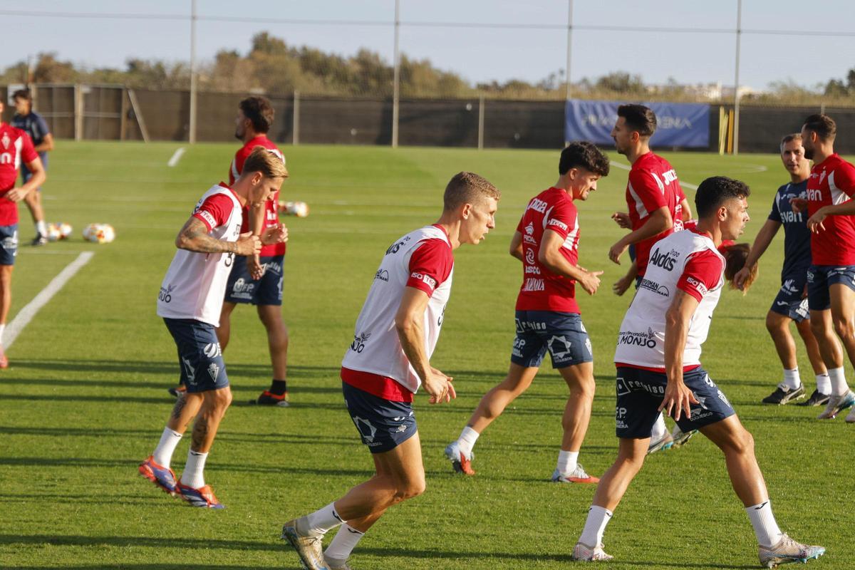 Entrenamiento de los granas en Pinatar Arena