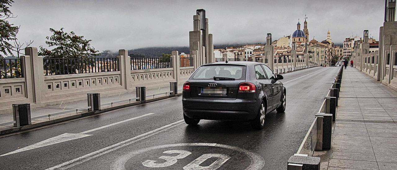 Calle Escultor Peresejo, donde la velocidad se limita a 20 kilómetros por hora. | JUANI RUZ