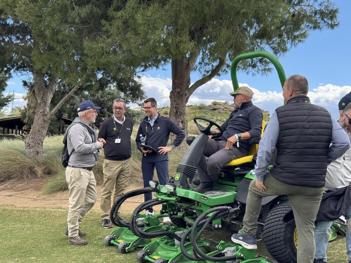 John Deere presentó en la Med Zone CUP soluciones diseñadas para mejorar la eficiencia y el control en el mantenimiento del golf