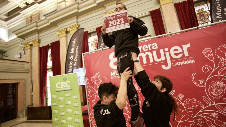 Los dorsales de la Carrera de la Mujer del domingo, a punto de agotarse