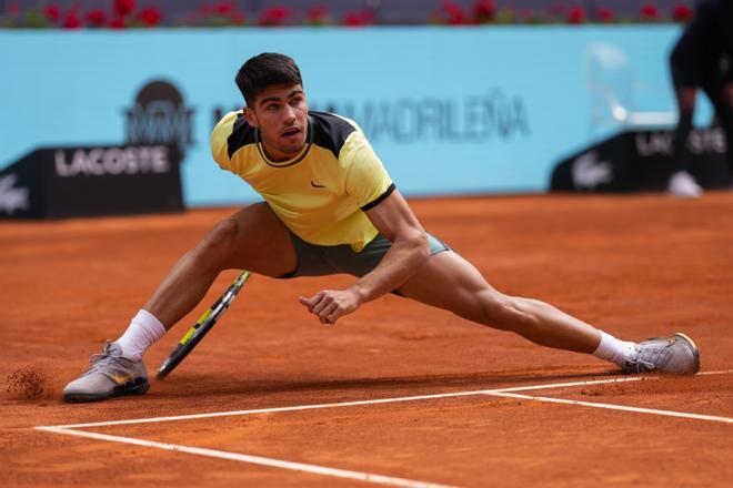 Carlos Alcaraz, of Spain, competes with Alexander Shevchenko, of Kazakhstan, during the Mutua Madrid Open tennis tournament in Madrid, Friday, April 26, 2024. (AP Photo/Manu Fernandez)