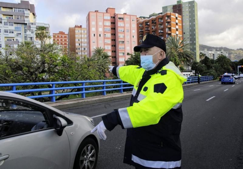 Policía Local de Santa Cruz que se jubila   | 24/04/2020 | Fotógrafo: Delia Padrón