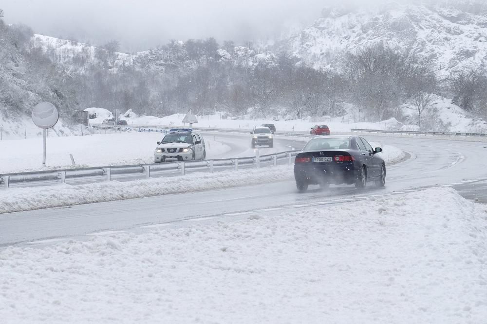 Temporal en la autopista del Huerna