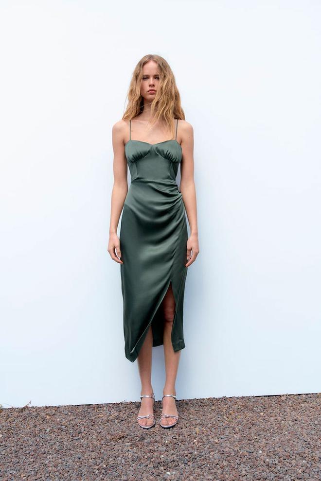 Vestido satinado de Zara (precio: 39,95 euros)