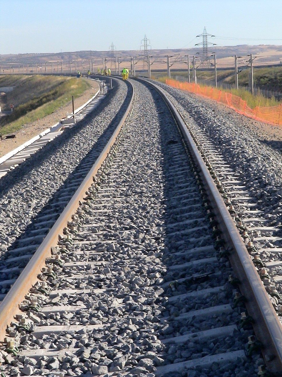 El tren, realizaba el trayecto Puertollano --desde la refinería-- a Zaragoza.