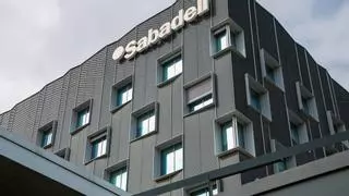 La CNMV pide al Sabadell que suspenda su programa de recompra de acciones por valor de 340 millones