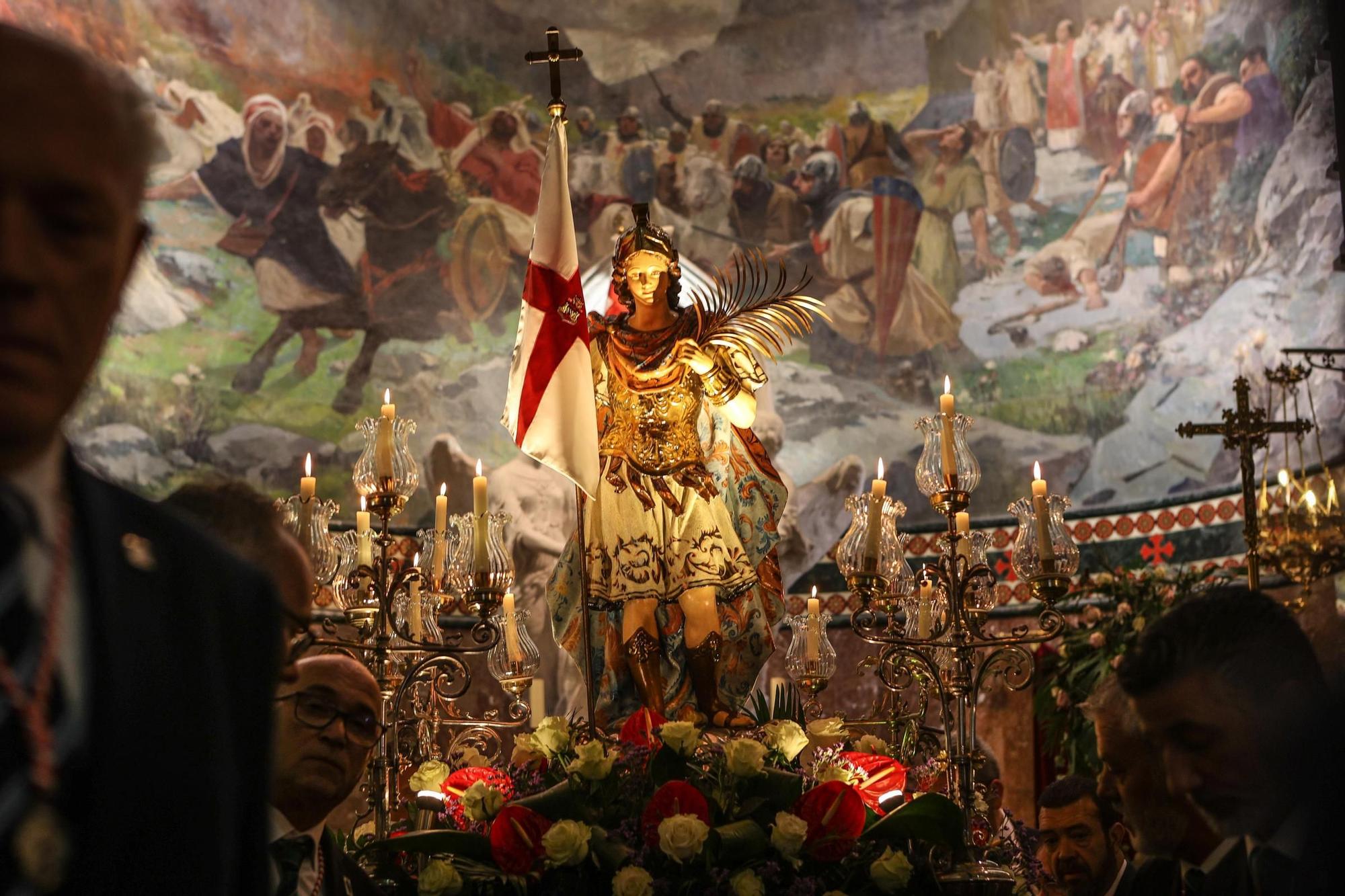 La Procesión de Traslado de San Jorge acerca a Alcoy a la Triloía Festera