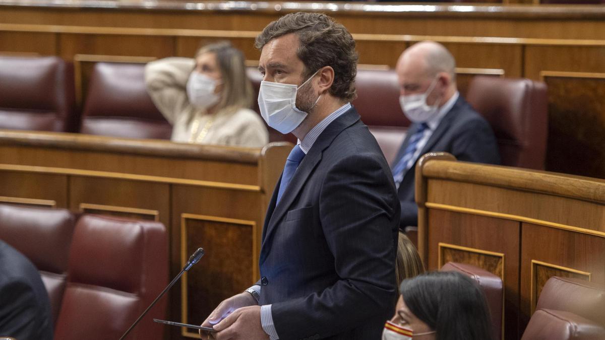 El portavoz de Vox en el Congreso, Iván Espinosa de los Monteros, interviene en una sesión plenaria en el Congreso de los Diputados, Madrid, (España), a 24 de marzo de 2021. Este pleno, marcado por la campaña electoral de Madrid del próximo 4 de mayo, sup