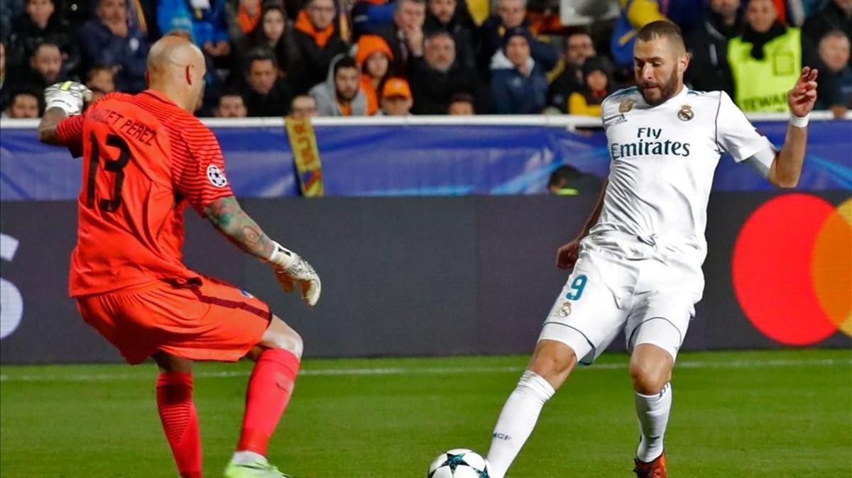 Nauzet falla en su salida ante Benzema en uno de los goles del Madrid