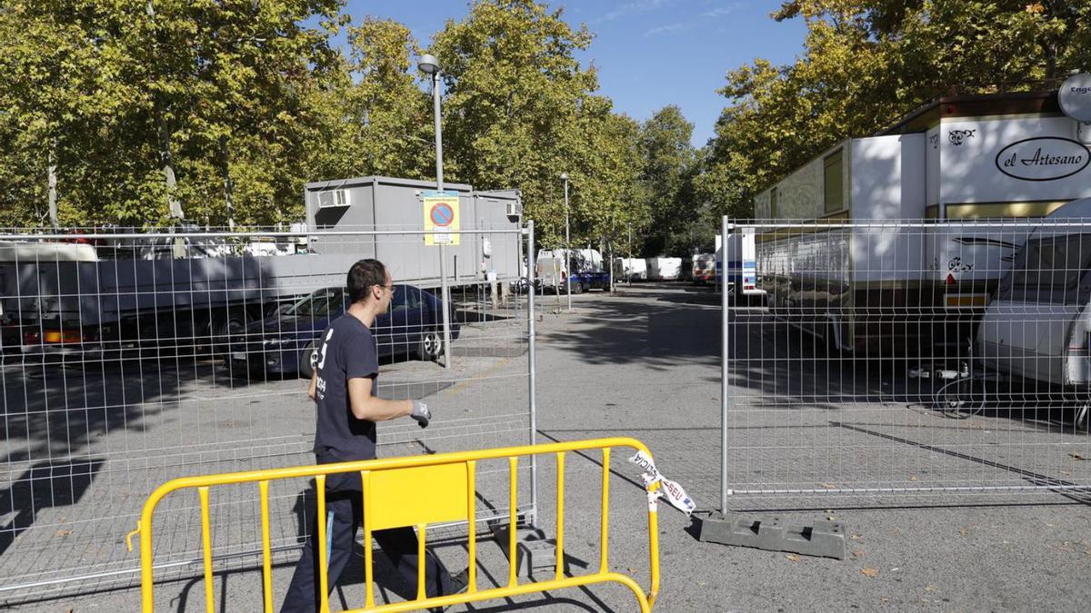 A la Copa hi ha un gran espai habilitat per a vehicles i caravanes dels firaires. | ANIOL RESCLOSA