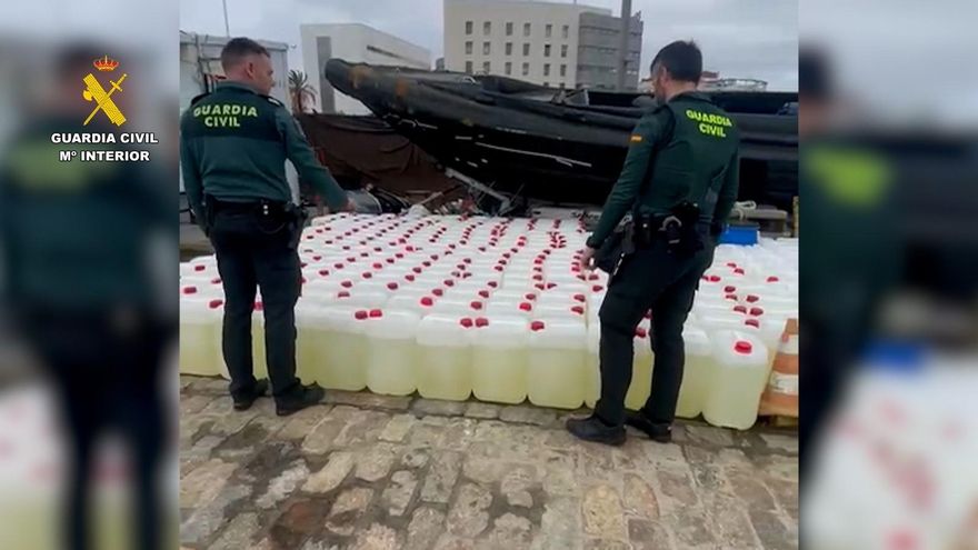 Descubren a tres petaqueros en Punta Umbría con más de 5.500 litros de gasolina para abastecer narcolanchas