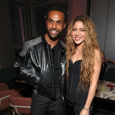 Shakira, Lucien Laviscount ('Emliy in Paris') y las sorprendentes imágenes de su cita en Nueva York