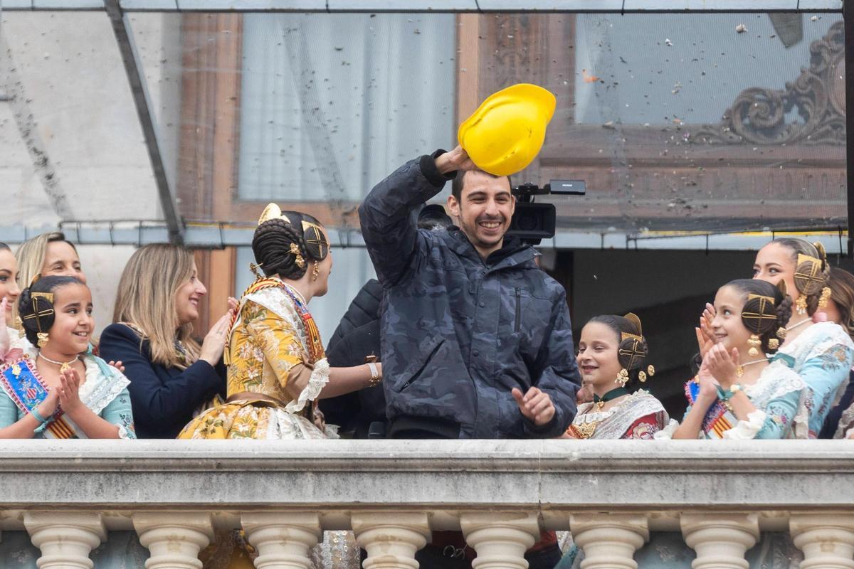 Los pirotécnicos entraron en el Ayuntamiento entre vítores