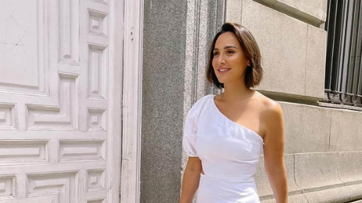 Tamara Falcó con vestido blanco asimétrico de Pedro del Hierro