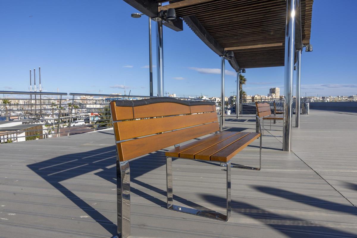 Torrevieja reabre un primer tramo del dique de Levante