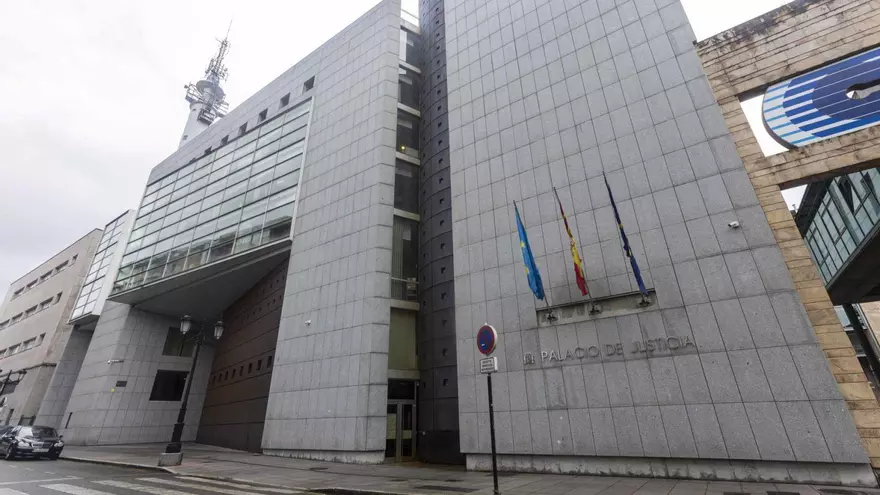 El Rector desafía a los jueces de Oviedo a irse a Siero "si quieren una solución inmediata"