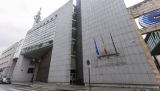 El Rector desafía a los jueces de Oviedo a irse a Siero "si quieren una solución inmediata"