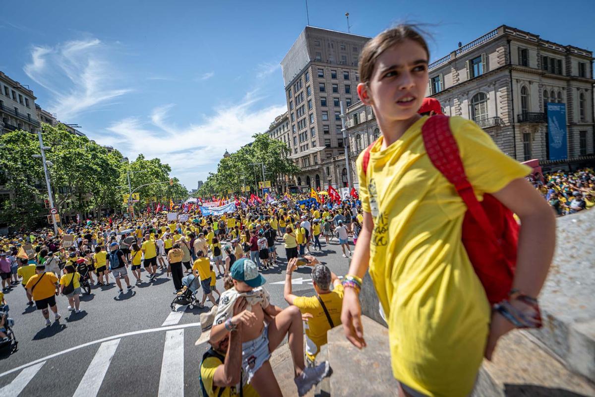 Manifestación de docentes, familias y entidades educativas para reclamar un nuevo modelo de escuela en Catalunya