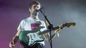 El líder de Manel, en concierto.