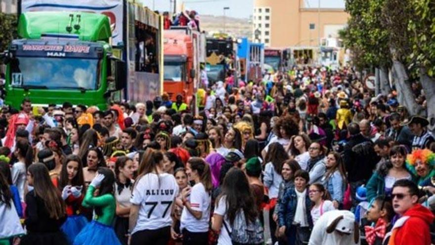 La lluvia obliga a suspender el Carnaval de Día de Telde