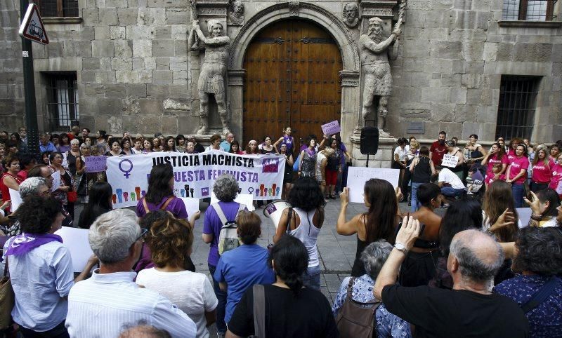 El feminismo arropa a la víctima de ‘La manada’ de Manresa en Zaragoza