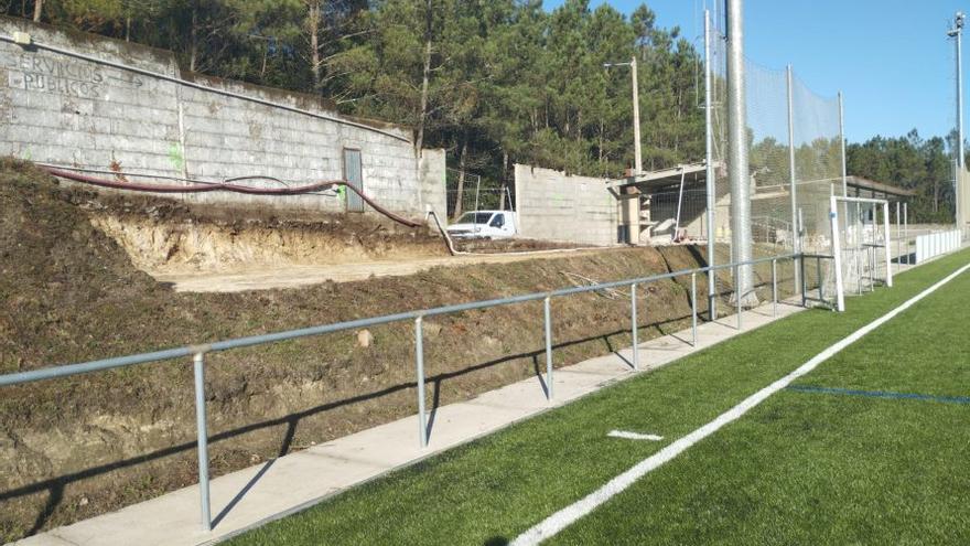 Trabajos en el campo de fútbol de Vea