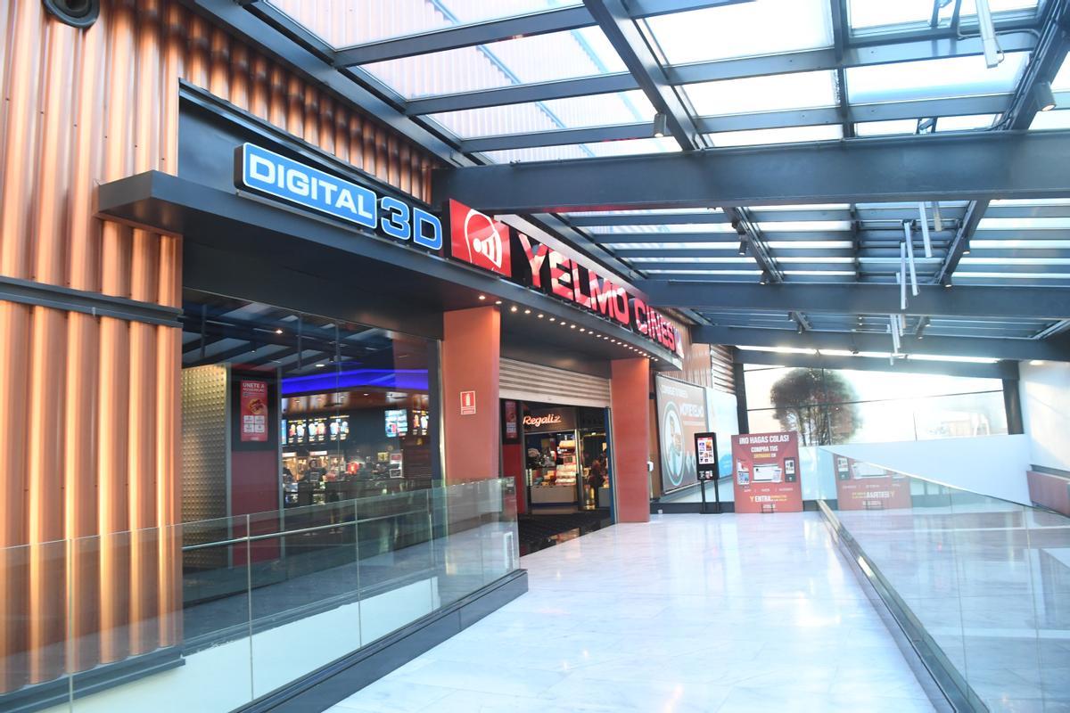 Cines Yelmo en el centro comercial Espacio Coruña.