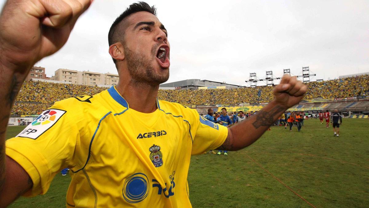 Aythami Artiles, el 21 de junio de 2015, festeja la conquista del ascenso a Primera en el Gran Canaria.