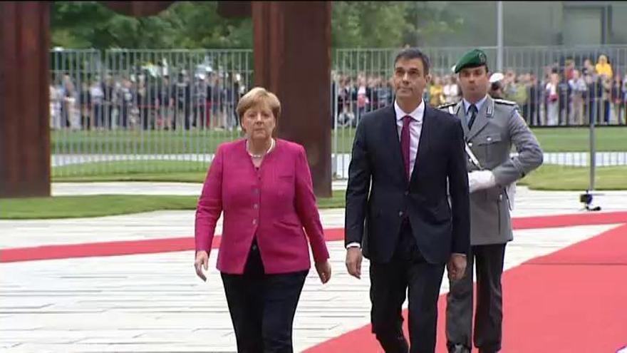 Merkel y Sánchez acercan posturas sobre políticas migratorias