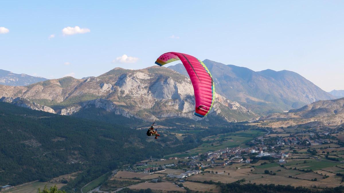 Un parapentista a l'Alt Urgell