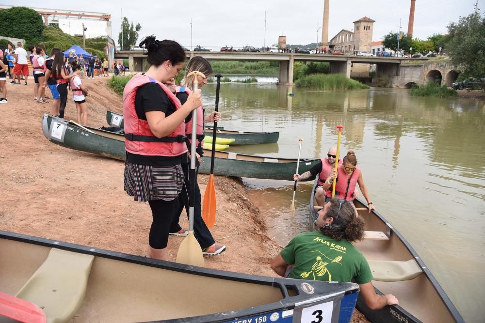 Més de 170 persones participen en la sisena Competició de Canoes al riu de Sallent