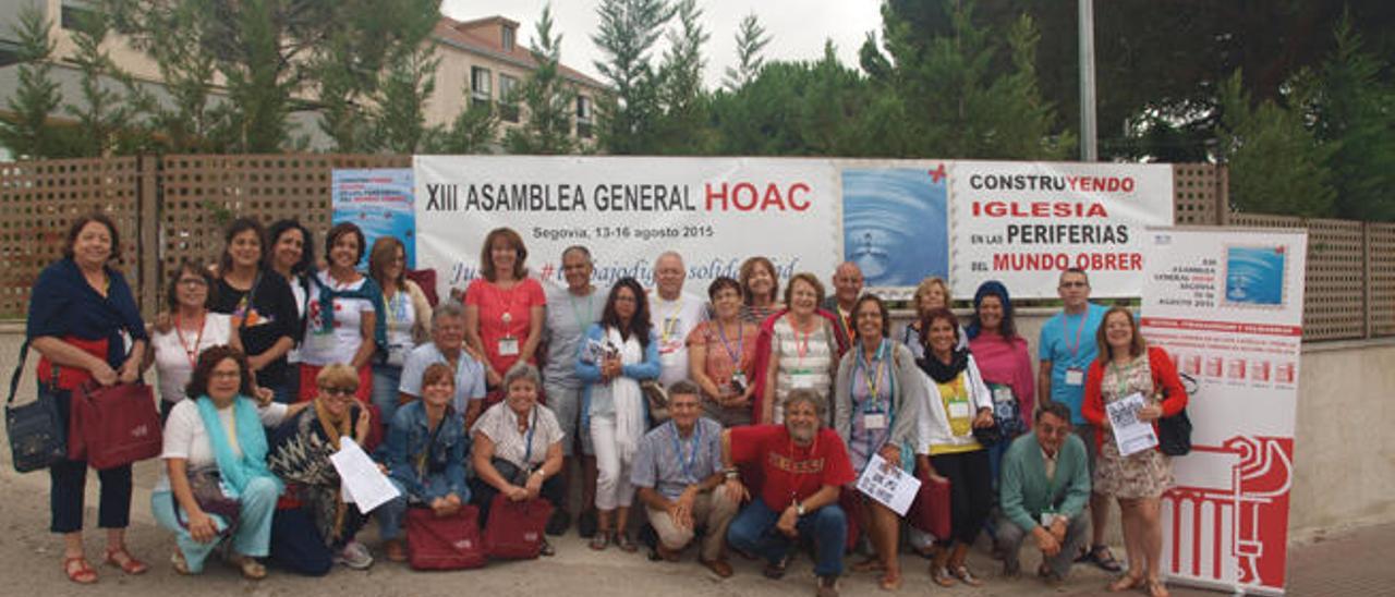 Foto de familia del grupo de canarios que asiste en Segovia a la XIII Asamblea General de la HOAC.