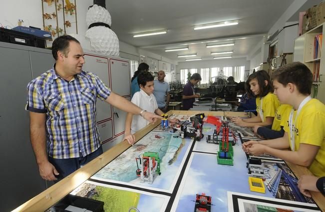 Alumnos del IES Salinas que lograron un premio con su proyecto científico para reutilizar chicles - Lanzarote - Adriel Perdomo - 04-03-16