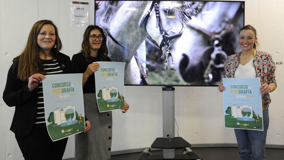 Nuria Álvarez, Ana González y Begoña Blanco, ayer, en el Concello de Lalín. |   // BERNABÉ/JAVIER LALÍN