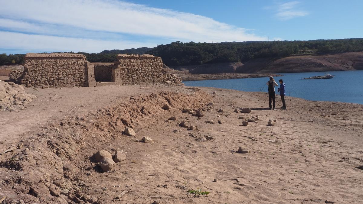 Turismo de sequía en el pantano de Sau