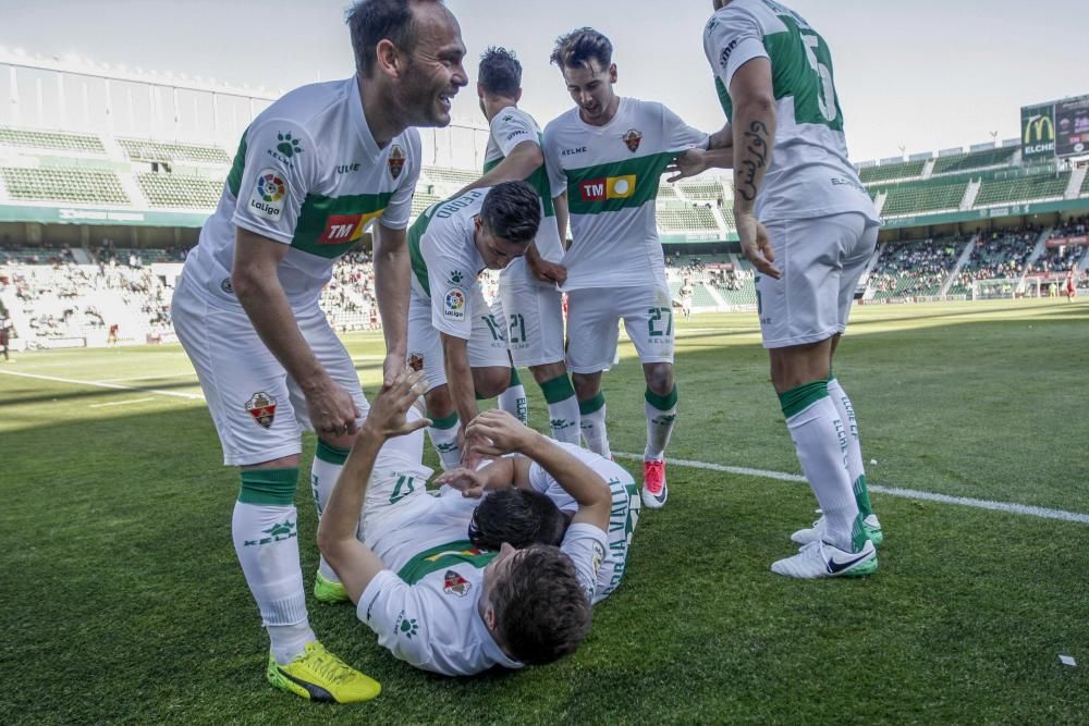 Los goles de Nino, Álex Fernández y Borja Valle le dan un respiro al equipo.