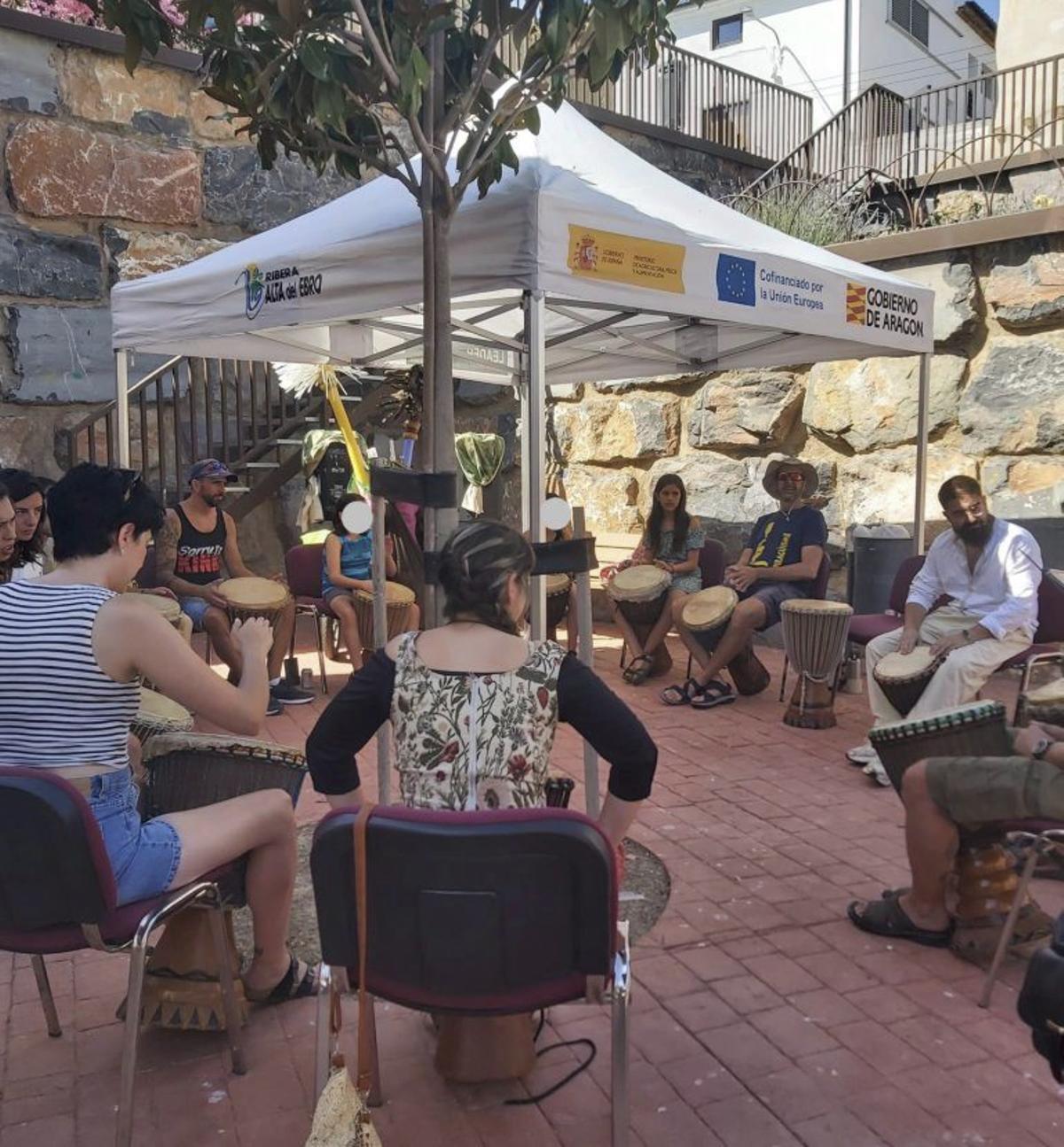 Los vecinos se apuntaron al taller de percusión.