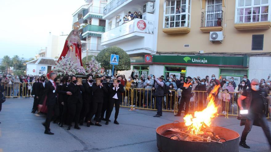 La Virgen de la Candelaria volvió a salir en procesión por las calles de Alhaurín tras un año de parón