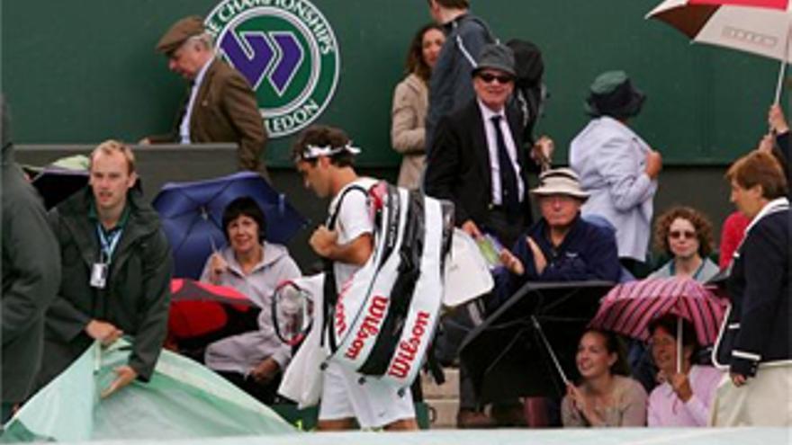 La remontada de Ferrero ante Federer se ve frenada por la lluvia