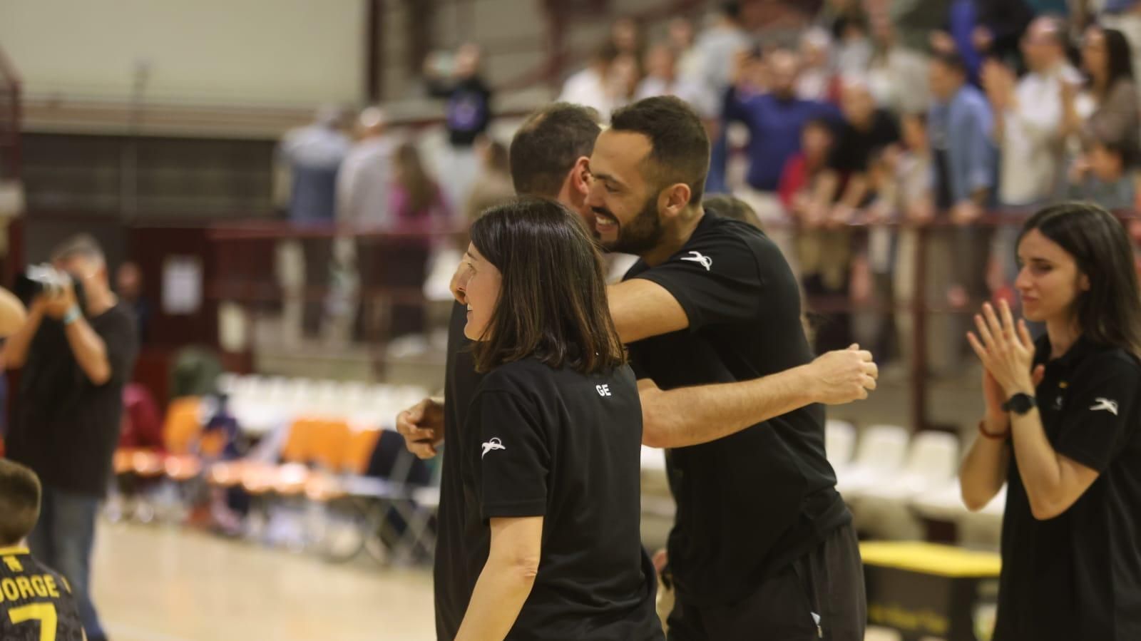 Las mejores imágenes de la celebración del triunfo de la Cordà de Paterna que da acceso al playoff de ascenso