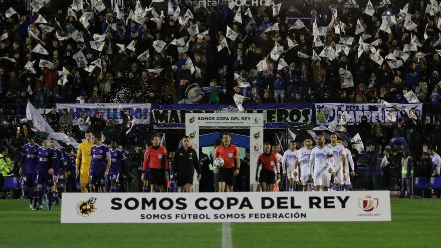 El estadio Antonio Lorenzo Cuevas vistió sus mejores galas para recibir al Real Valladolid.