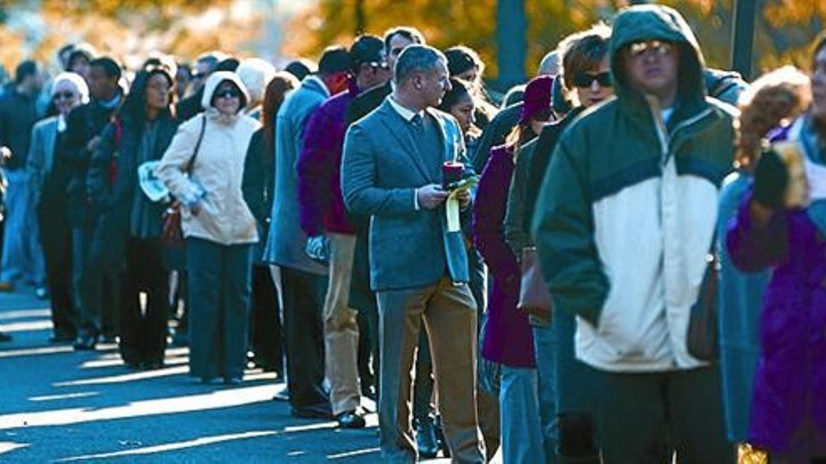 Largas colas para votar en Fairfax, en el disputado estado de Virginia.