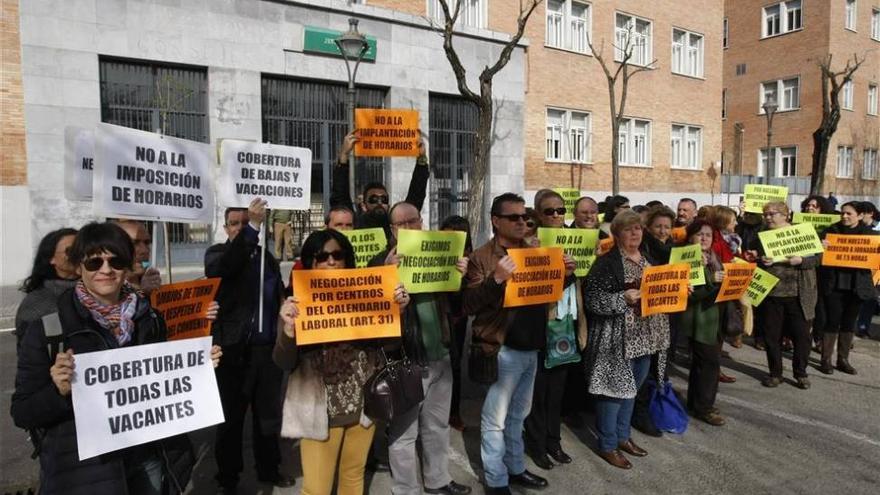 Protesta del personal de la Delegación de Salud e Igualdad por los recortes