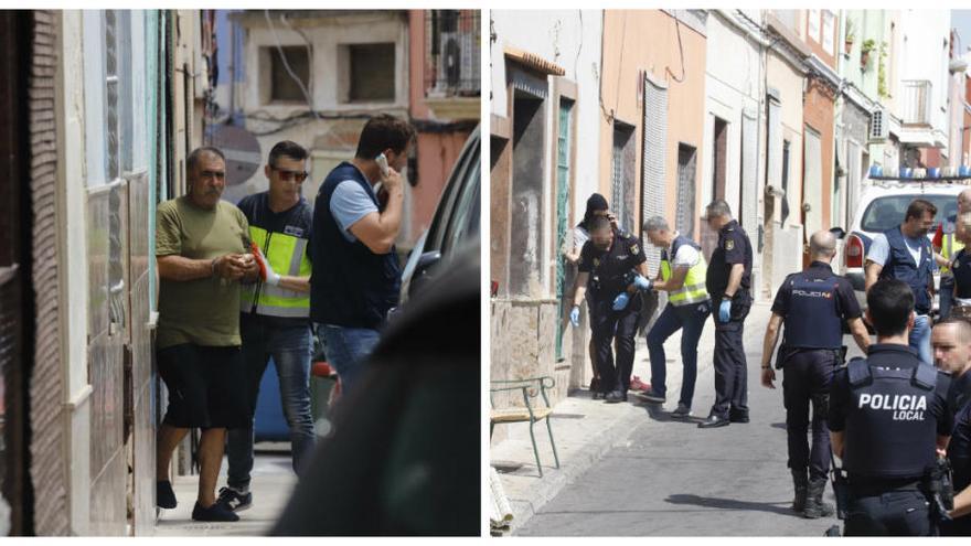 A la izquierda, el presunto autor de los disparos, ayer, al salir del registro que la policía realizó en su vivienda. A la derecha, despliegue policial en busca de pruebas en la calle General Prim.