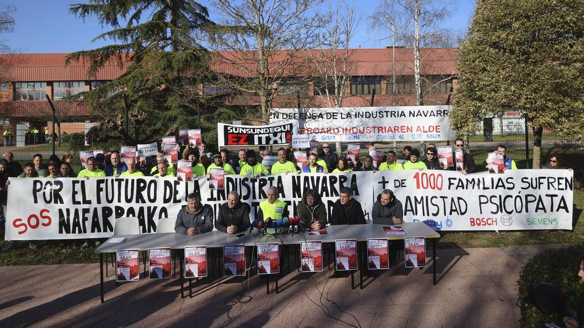 Protesta de los comités de empresa de BSH en la fábrica de Esquíroz, que el fabricante de electrodomésticos tiene previsto cerrar.