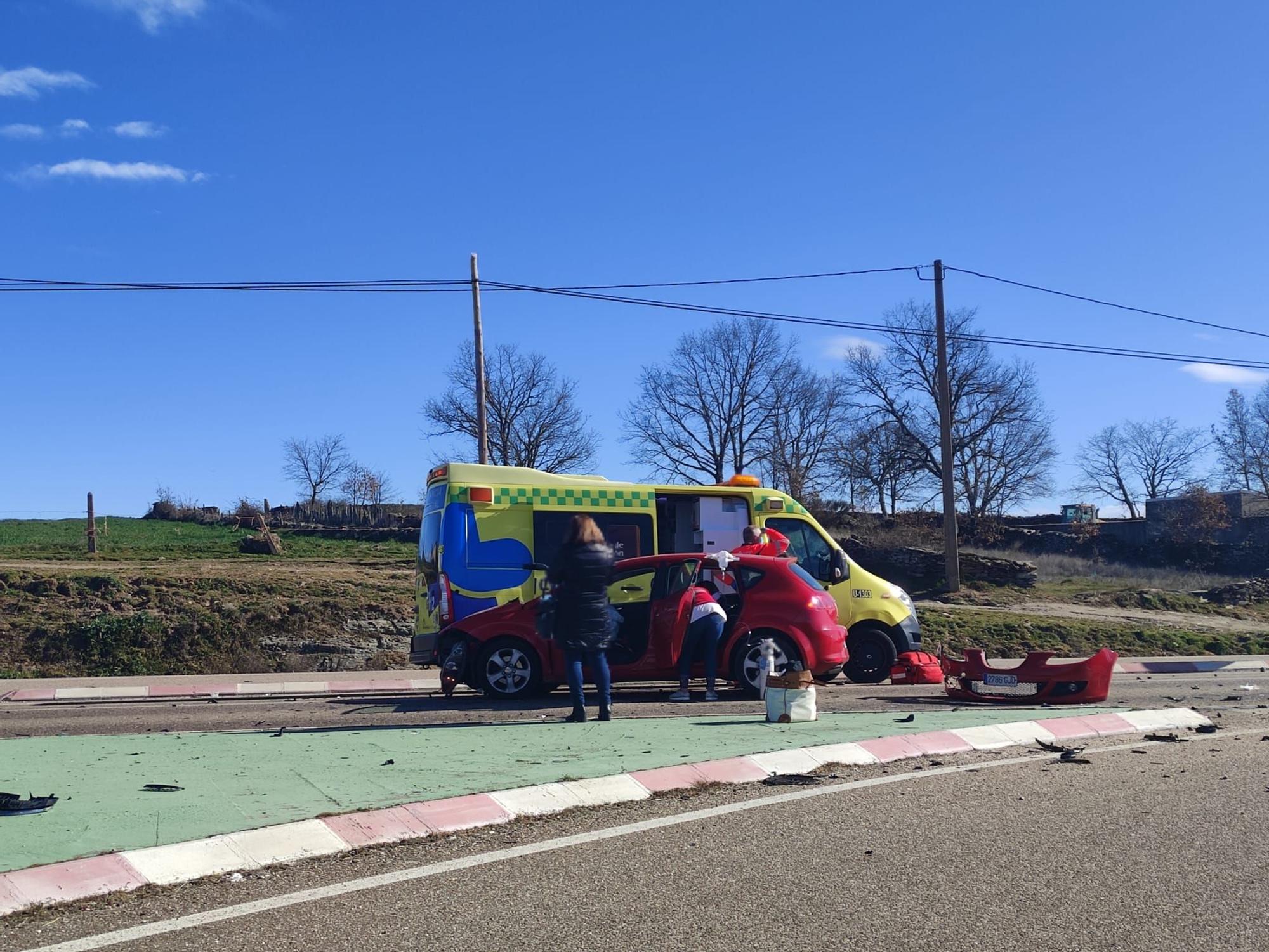 GALERÍA | Accidente en Alcañices durante el traslado de mayores a vacunarse