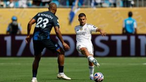 Dani Ceballos juega la pelota en el partido ante el Pachuca en el Mundial de Clubes